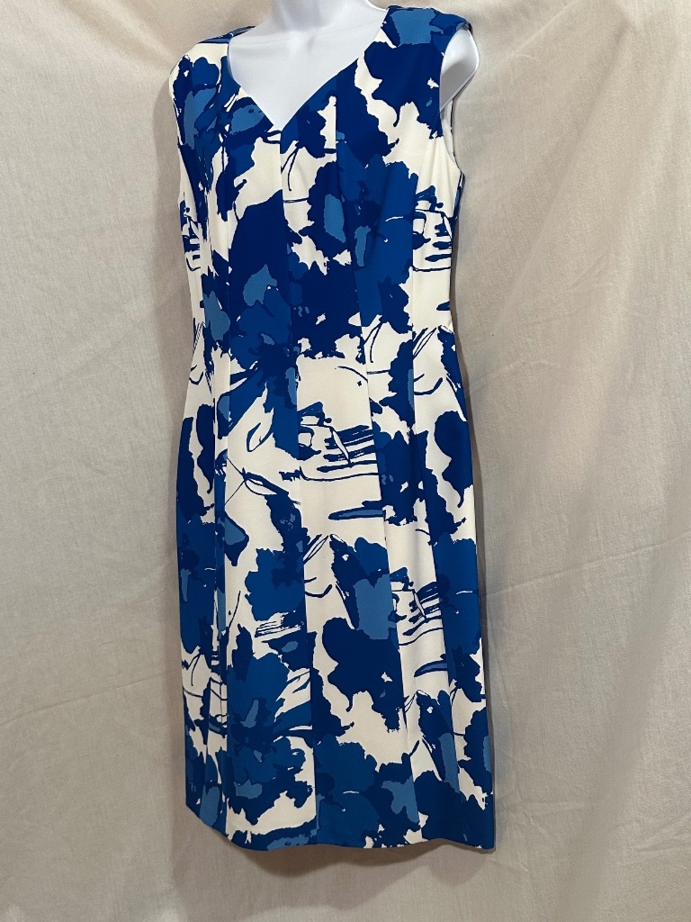 J.Peterman, size 10 blue and white sheath dress